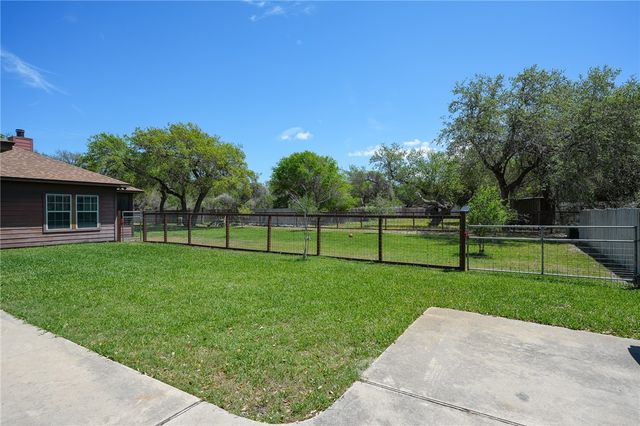 2030 4th St, Ingleside, TX 78362
