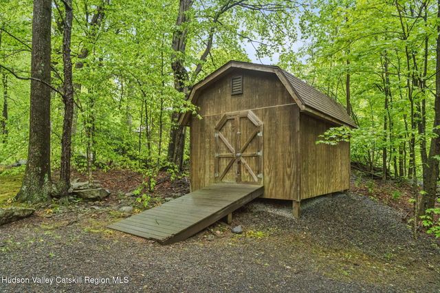 425 North Lake Road, Tannersville, NY 12485