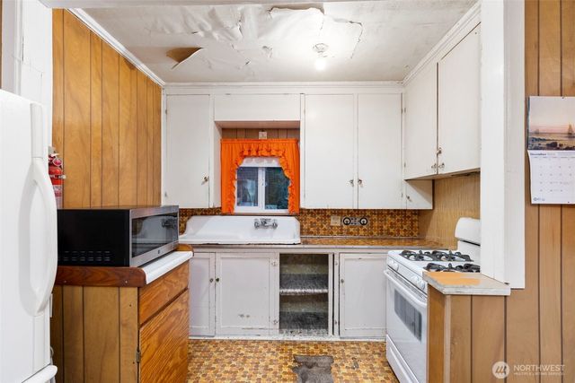 7111 Larson Lane NW, Seabeck, WA 98380