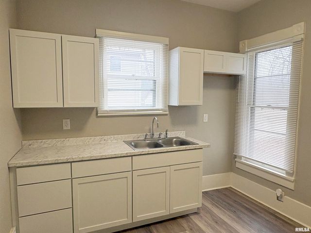 314 E ARCHER Avenue, Peoria, IL 61603