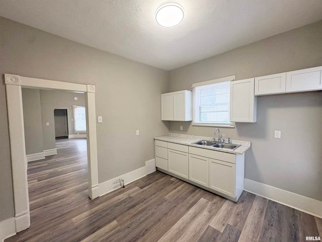 314 E ARCHER Avenue, Peoria, IL 61603