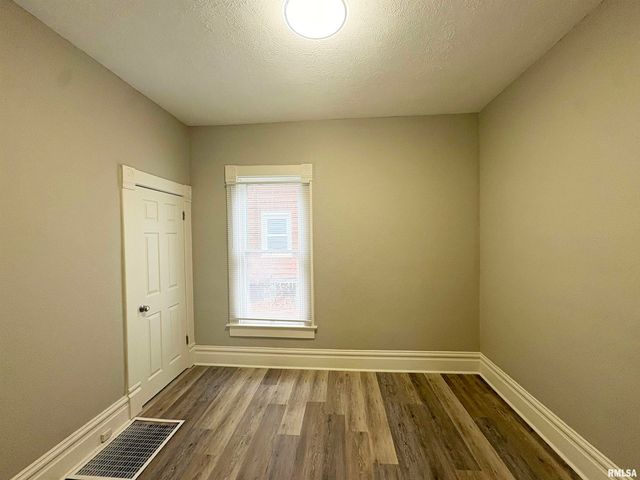 314 E ARCHER Avenue, Peoria, IL 61603