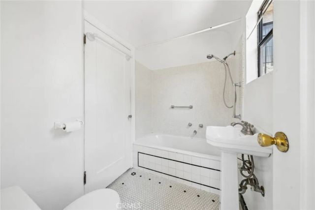 142 6th Street, Seal Beach, CA 90740