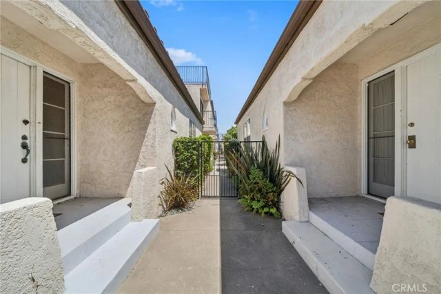 142 6th Street, Seal Beach, CA 90740