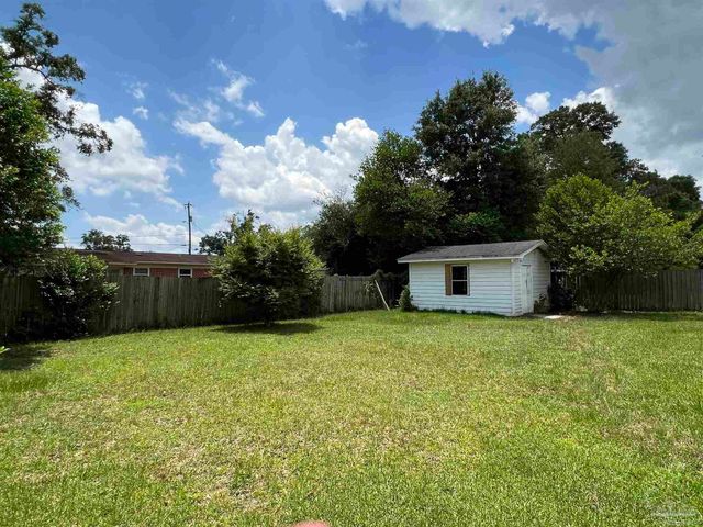 6521 College Dr, Milton, FL 32570
