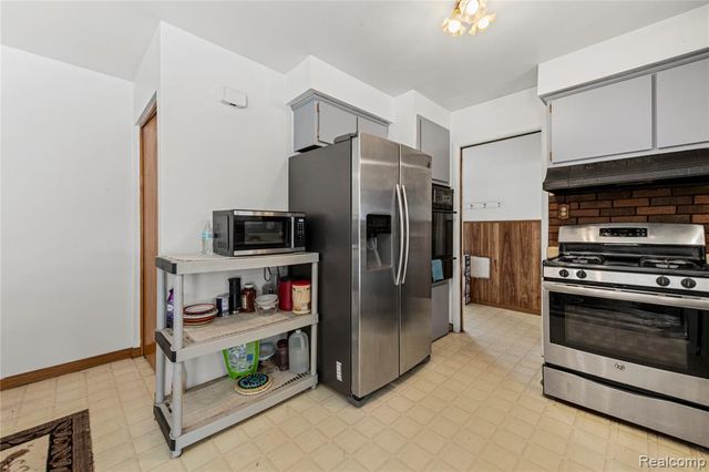 26717 Karen Avenue, Warren, MI 48091