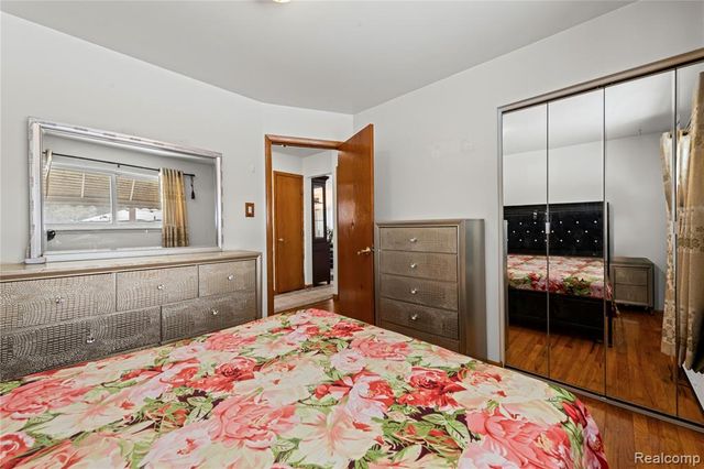 26717 Karen Avenue, Warren, MI 48091