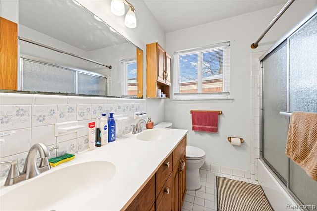 26717 Karen Avenue, Warren, MI 48091