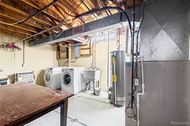 26717 Karen Avenue, Warren, MI 48091