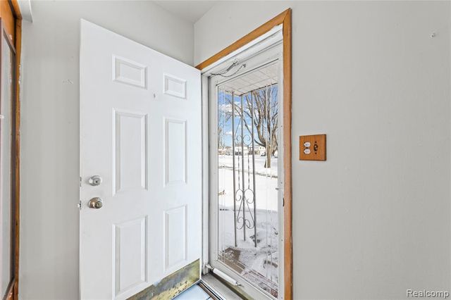 26717 Karen Avenue, Warren, MI 48091