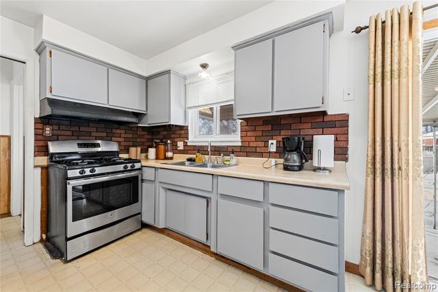 26717 Karen Avenue, Warren, MI 48091