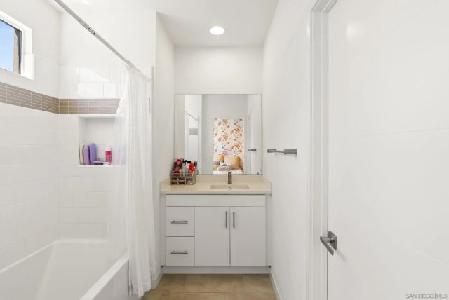 2537 State, Carlsbad, CA 92008