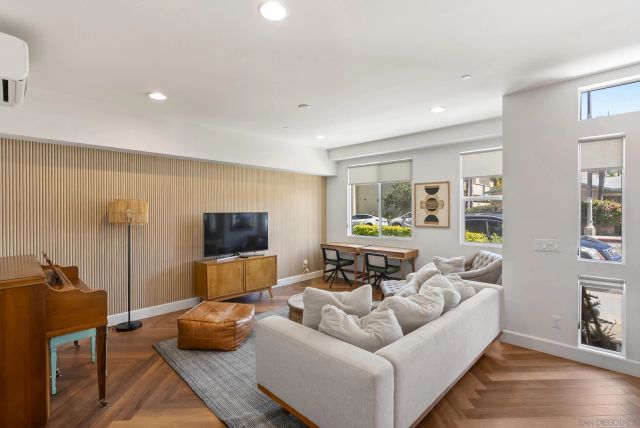 2537 State, Carlsbad, CA 92008