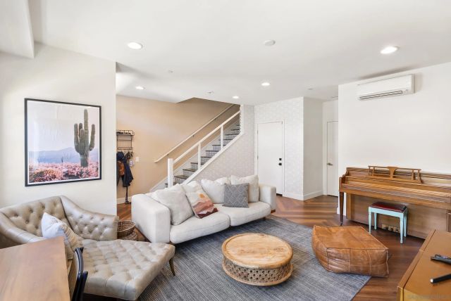 2537 State, Carlsbad, CA 92008