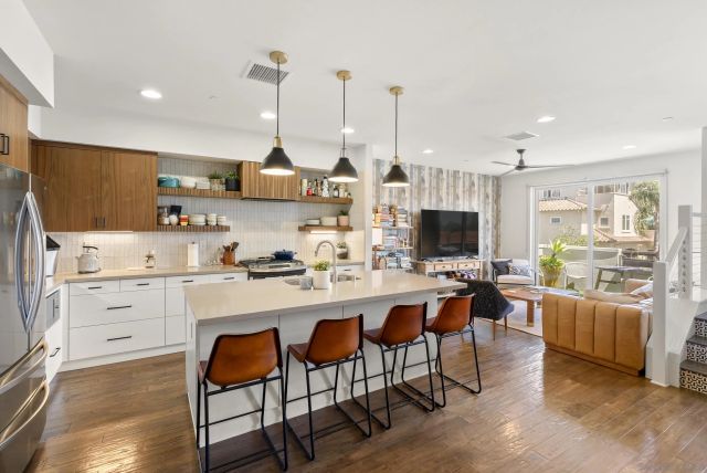 2537 State, Carlsbad, CA 92008