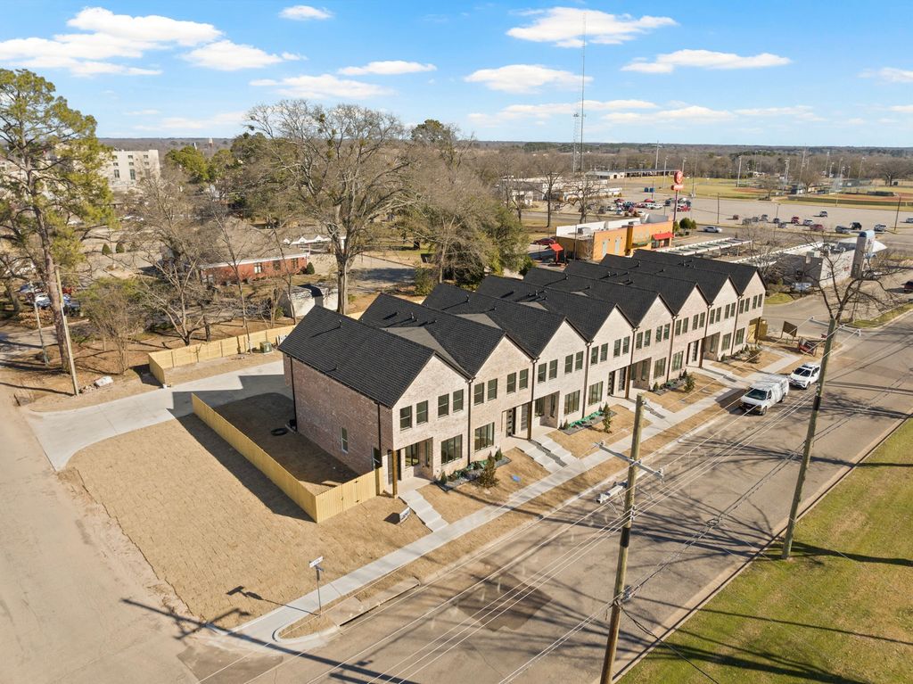 196 W 17 th Street, Mount Pleasant, TX 75455