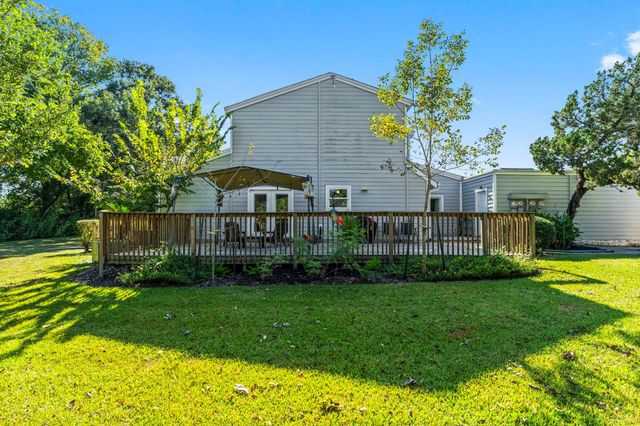 71 Hideaway Drive, Friendswood, TX 77546