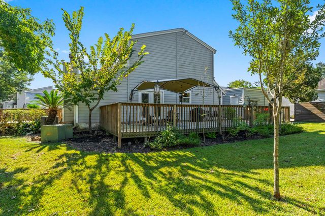 71 Hideaway Drive, Friendswood, TX 77546