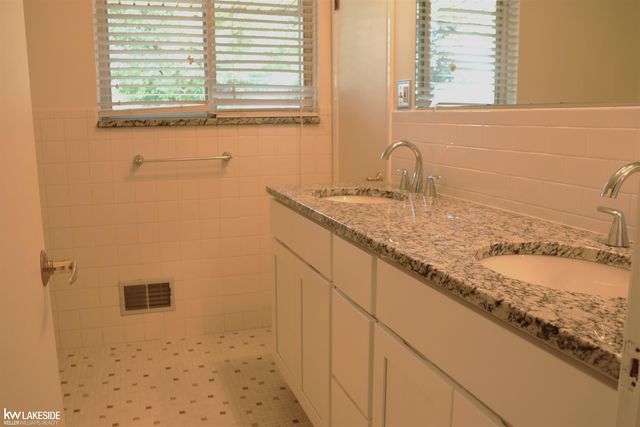 13339 Roxbury Drive, Sterling Heights, MI 48312