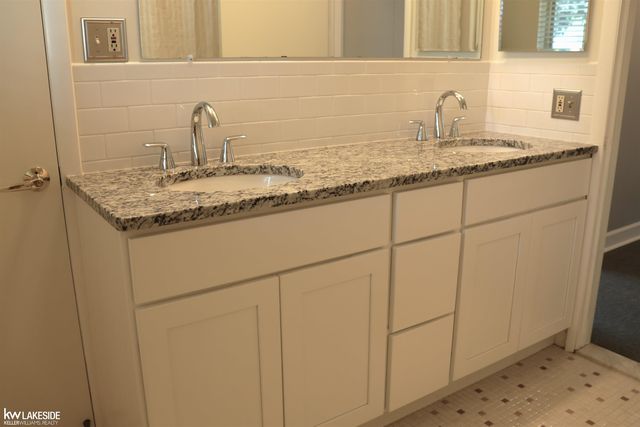 13339 Roxbury Drive, Sterling Heights, MI 48312