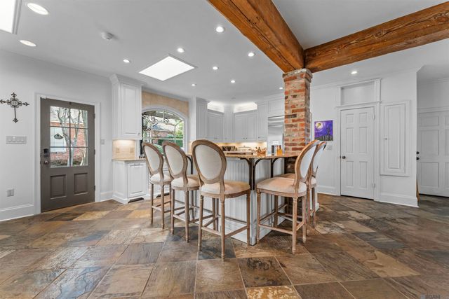 2130 Rue Bienvenue, Baton Rouge, LA 70809