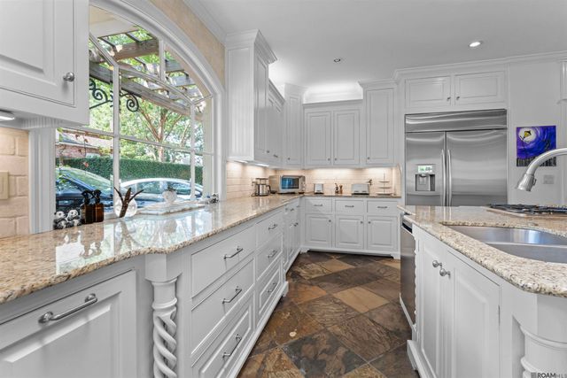 2130 Rue Bienvenue, Baton Rouge, LA 70809