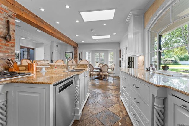 2130 Rue Bienvenue, Baton Rouge, LA 70809