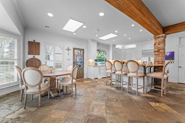 2130 Rue Bienvenue, Baton Rouge, LA 70809