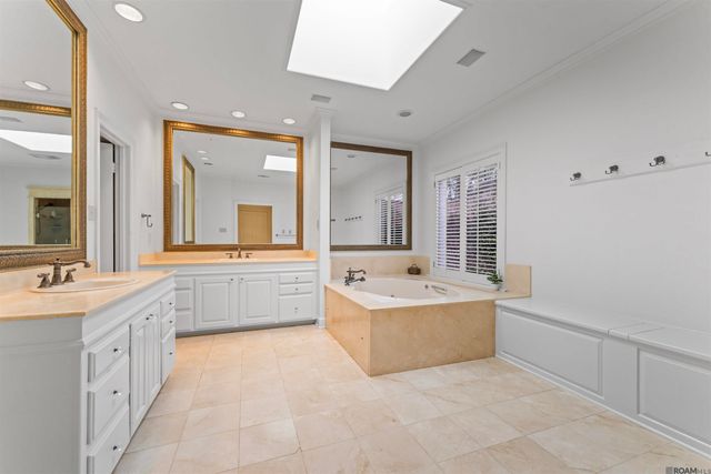 2130 Rue Bienvenue, Baton Rouge, LA 70809