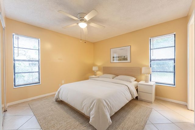 7370 Sunny Hills Terrace, Lake Worth, FL 33462