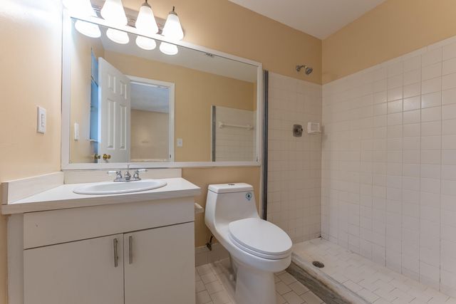 7370 Sunny Hills Terrace, Lake Worth, FL 33462