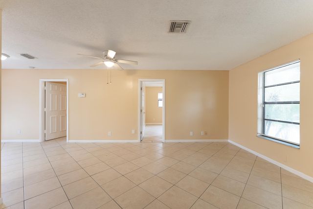 7370 Sunny Hills Terrace, Lake Worth, FL 33462