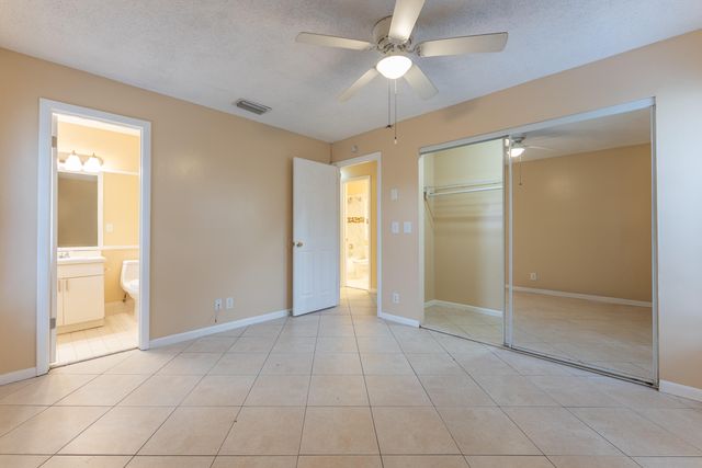 7370 Sunny Hills Terrace, Lake Worth, FL 33462