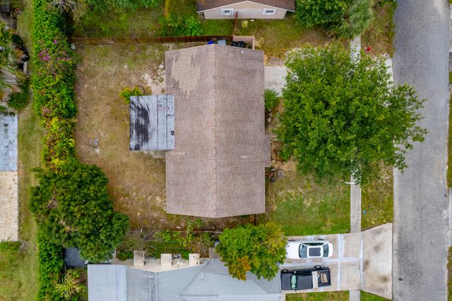 7370 Sunny Hills Terrace, Lake Worth, FL 33462