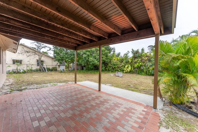 7370 Sunny Hills Terrace, Lake Worth, FL 33462