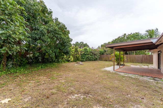 7370 Sunny Hills Terrace, Lake Worth, FL 33462