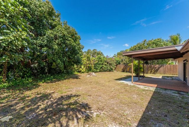 7370 Sunny Hills Terrace, Lake Worth, FL 33462