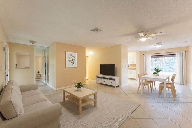 7370 Sunny Hills Terrace, Lake Worth, FL 33462