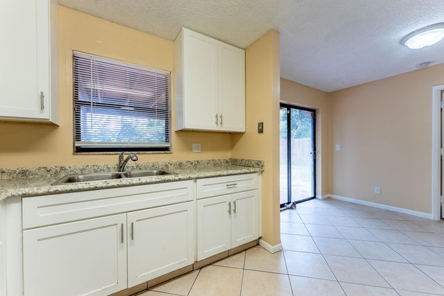 7370 Sunny Hills Terrace, Lake Worth, FL 33462