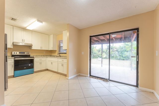 7370 Sunny Hills Terrace, Lake Worth, FL 33462