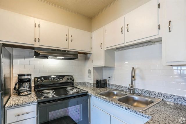 8 Lake View Gardens 6, Natick, MA 01760