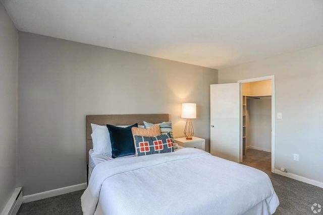 8 Lake View Gardens 6, Natick, MA 01760