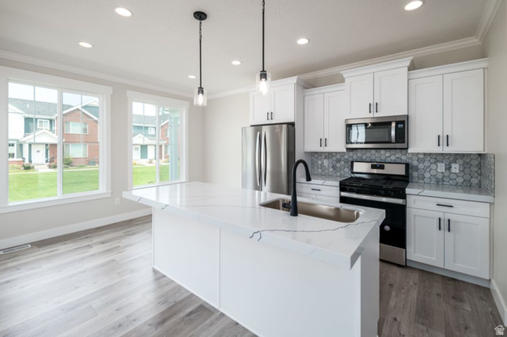 Image 4 of property listing at 8797 S GREEN WAY #3, Sandy, UT 84094