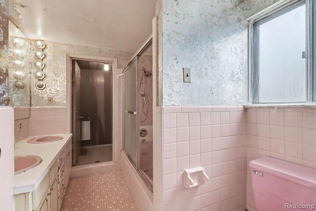 8594 Cloverlawn Street, Detroit, MI 48204