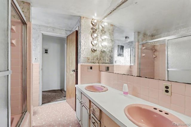 8594 Cloverlawn Street, Detroit, MI 48204