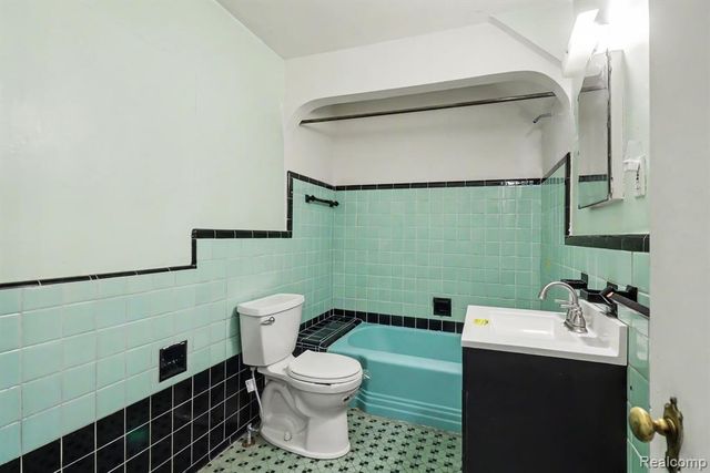 8594 Cloverlawn Street, Detroit, MI 48204