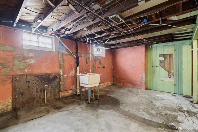 8594 Cloverlawn Street, Detroit, MI 48204