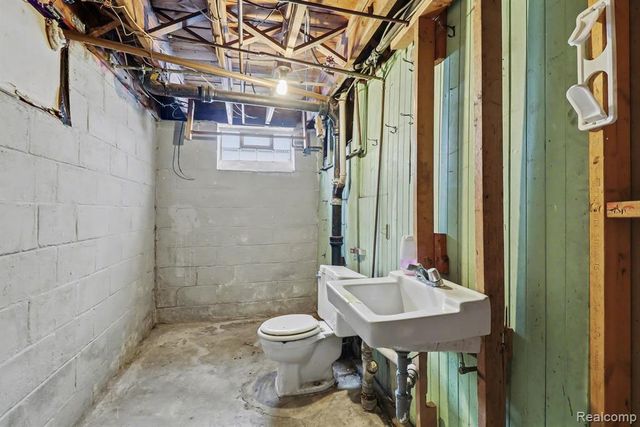 8594 Cloverlawn Street, Detroit, MI 48204