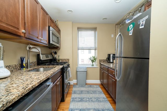 28 Chelsea St, Boston, MA 02128