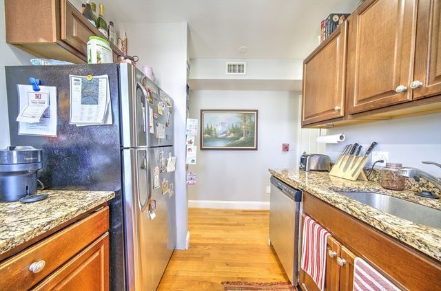28 Chelsea St, Boston, MA 02128